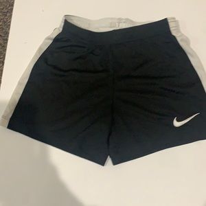 girls S nike shorts